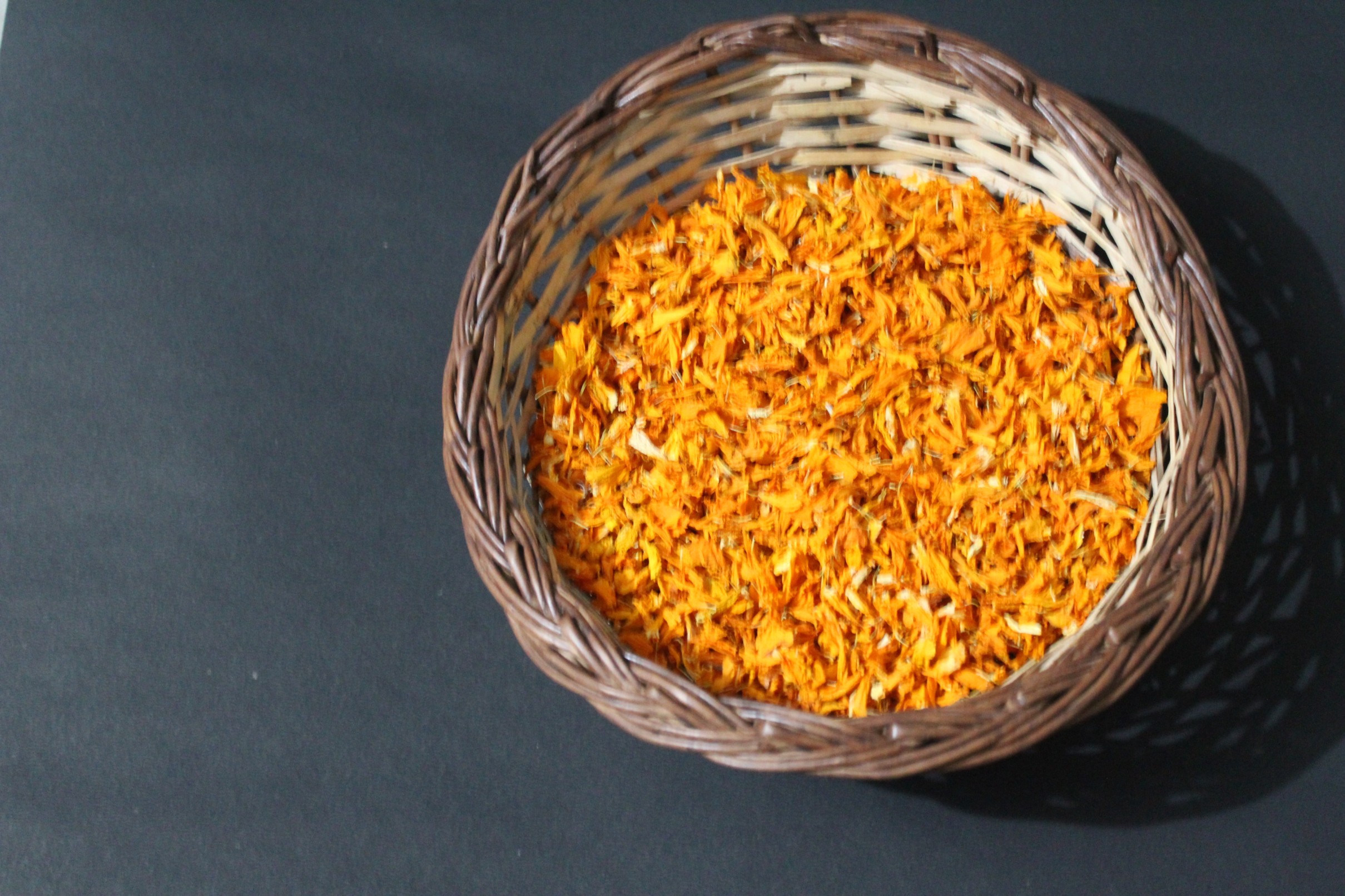 buy-dried-marigold-orange-flower-petals-bloomybliss-online-flower-shop