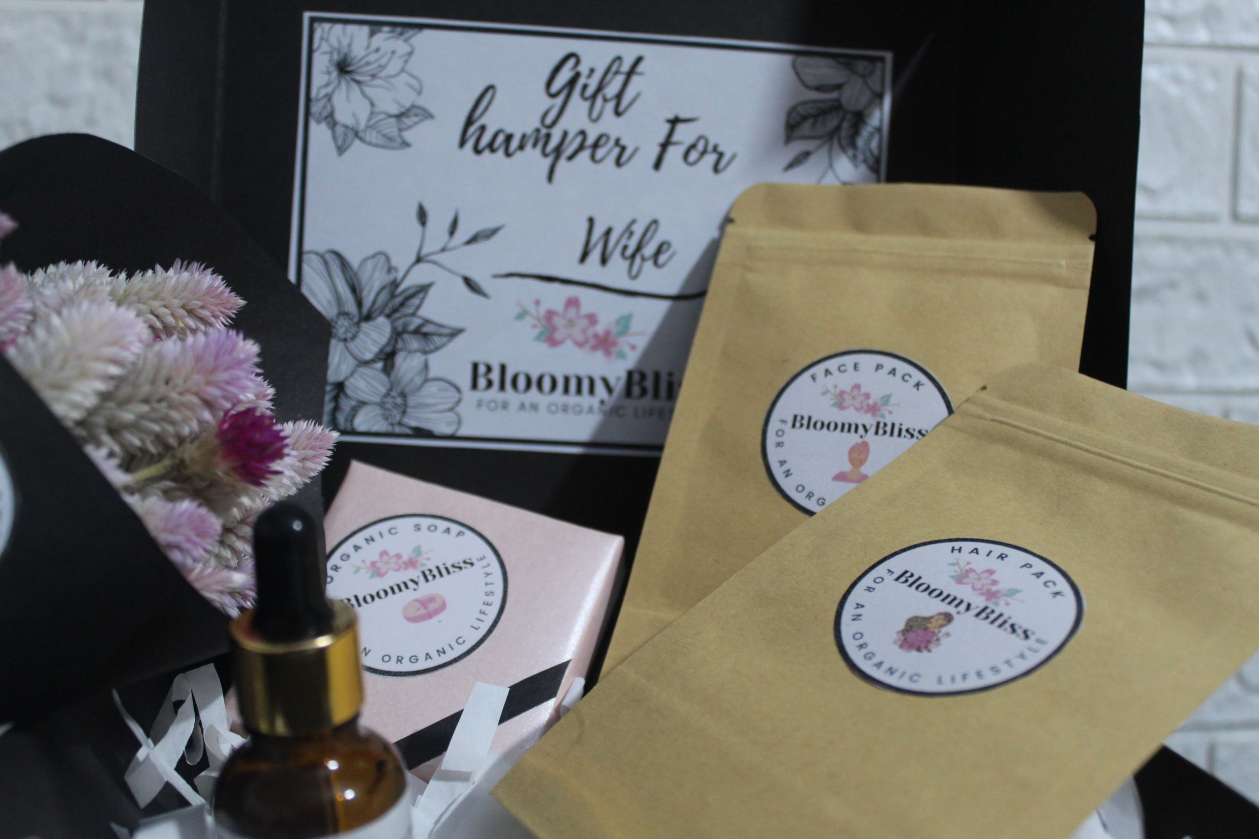 Buy L'Oreal Beauty Gift Hamper Gift Set, 6 Piece L'Oreal Make Up Items In Gift  Hamper Free Make Up Bag Online at desertcartINDIA