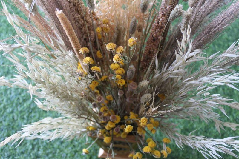 golden-heavy-punch-dried-flowers-bunch