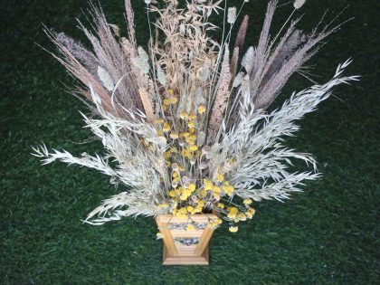 golden-heavy-punch-dried-flowers-bunch