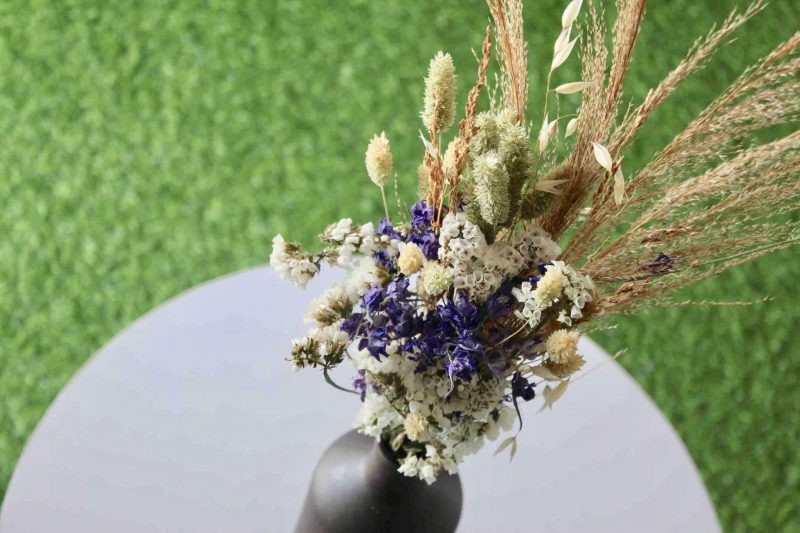 violet-white-dried-flower-bouquet