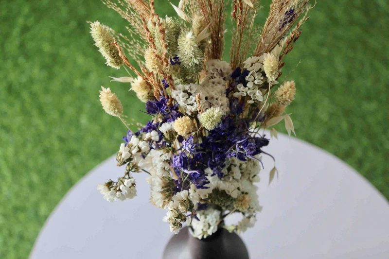 violet-white-dried-flower-bouquet